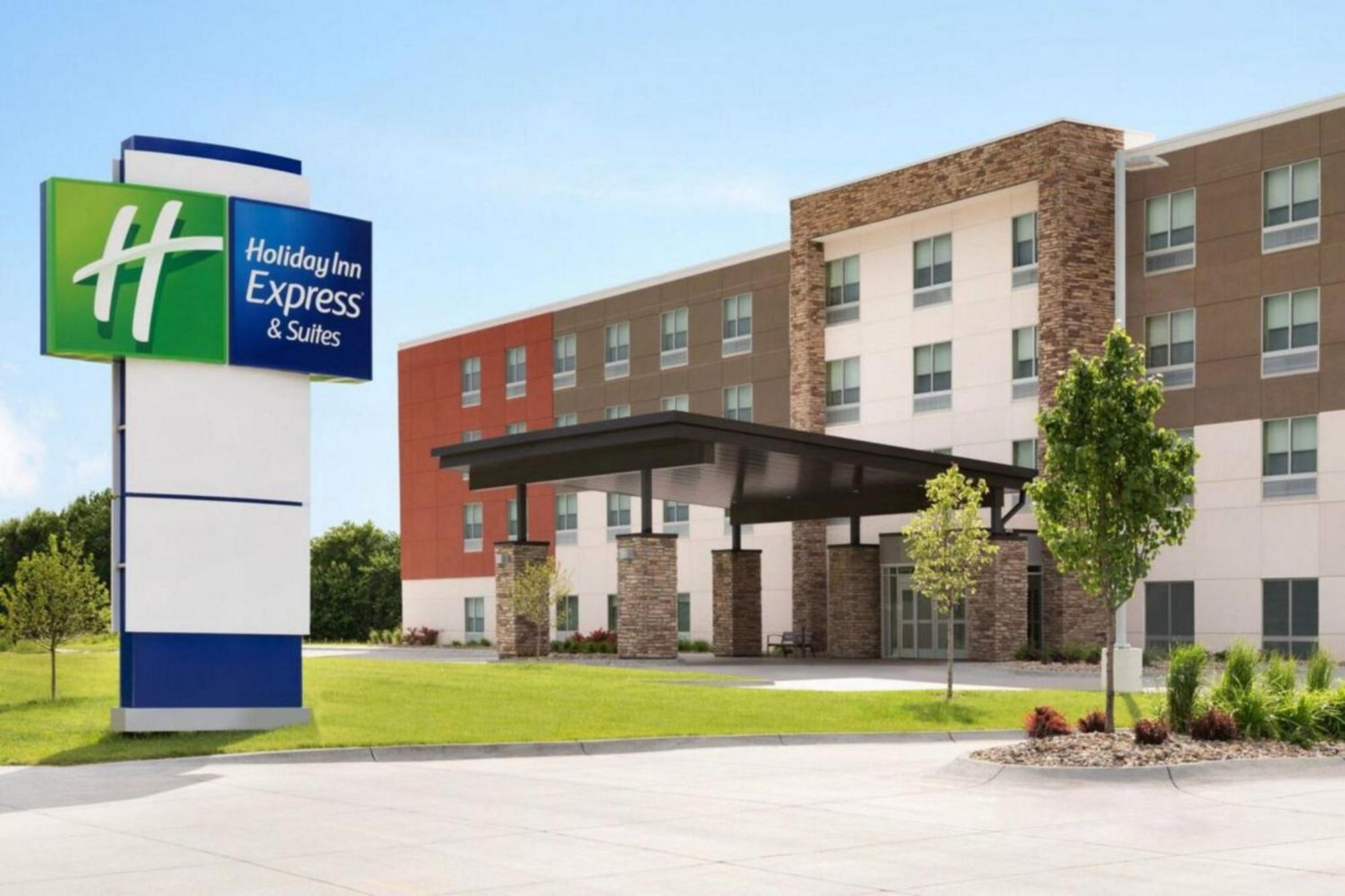 Holiday Inn Express & Suites Waynesboro East Exterior photo